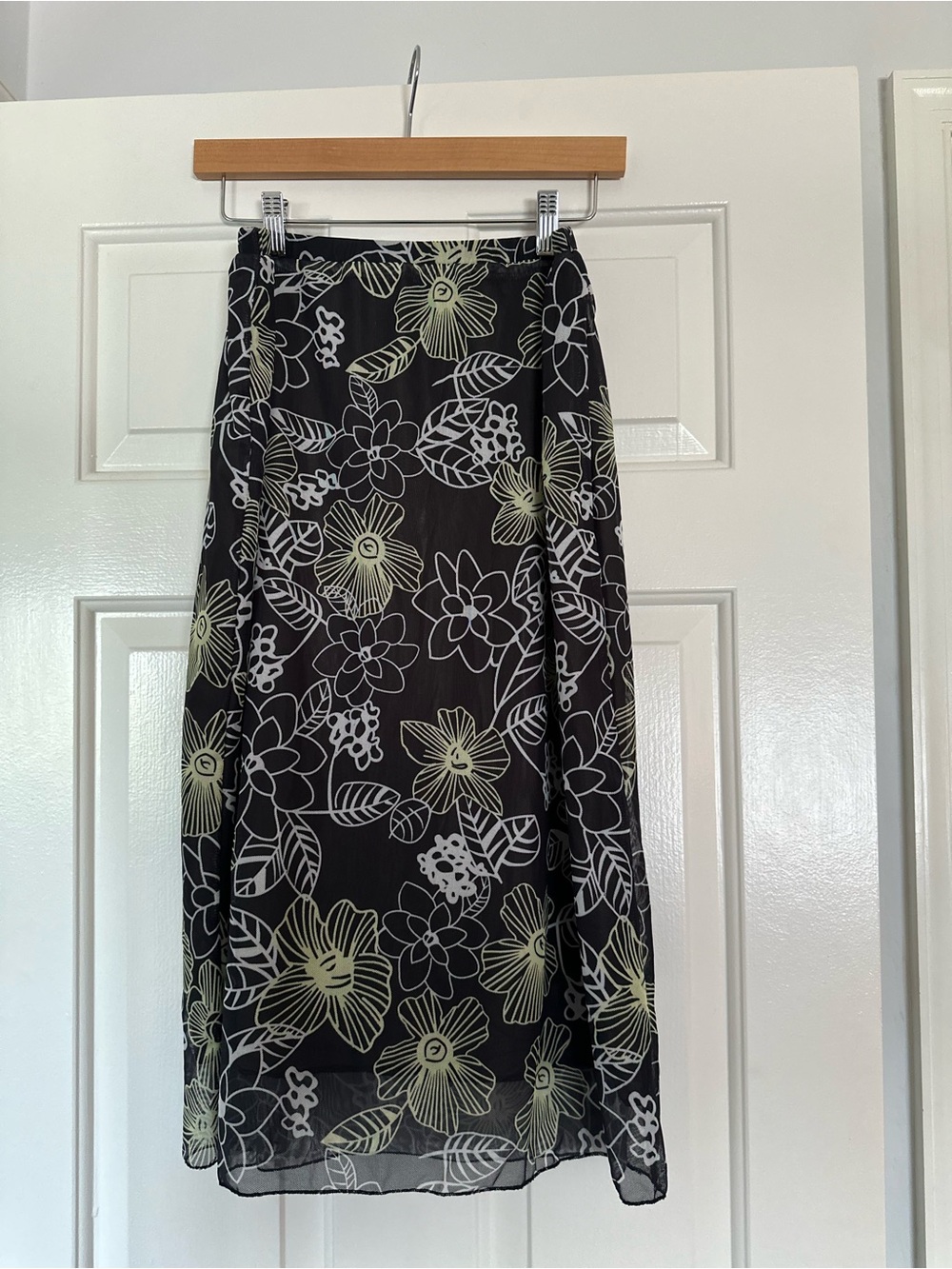 ROMWE Black Floral Midi Skirt with White and Pale Yellow Print